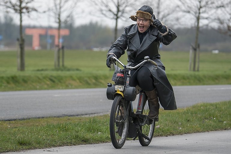 Jechał zygzakiem. Motorowerzystę z 3,5 promila zatrzymali policjant i strażnik leśny