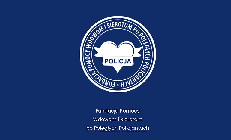 Kalendarz, który niesie dobro – policjanci z Lipna wsparli fundację dla rodzin poległych funkcjonariuszy