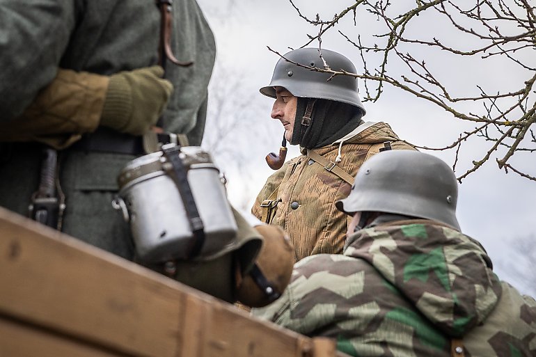 Historyczna rekonstrukcja ożywiła dramatyczne wydarzenia wojenne [GALERIA ZDJĘĆ]