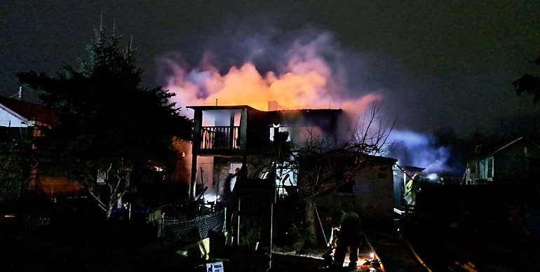 Tragiczny pożar w Chełmnie: dwie osoby nie żyją