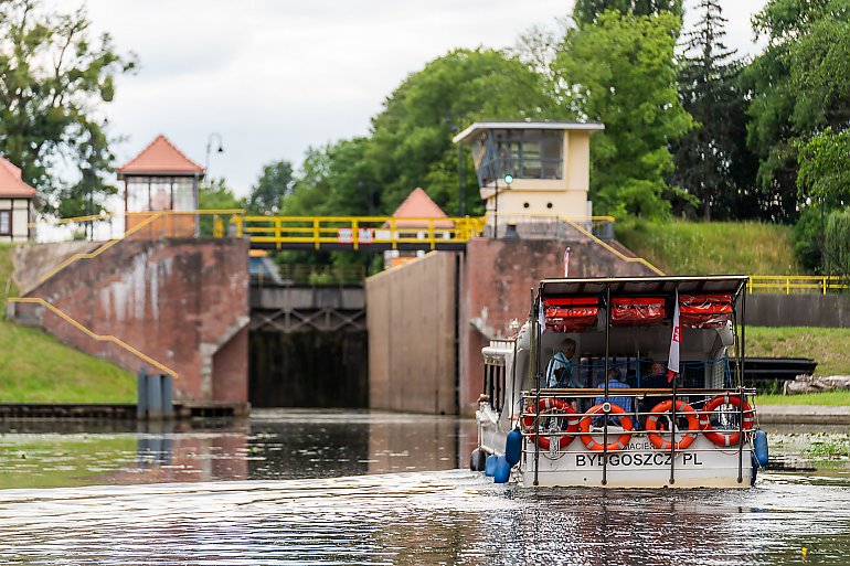 Bydgoszcz jakiej nie znacie! Ruszyły rejsy statkami po Brdzie – zobacz, jak wygląda miasto z wody!