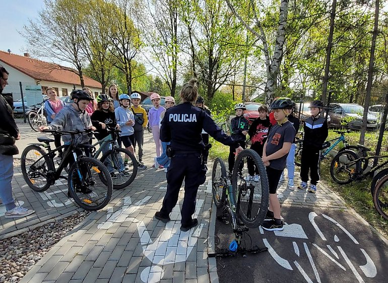 Egzamin z życia! Policja w Osielsku sprawdzała dzieci na dwóch kółkach – nie wszyscy zdali!