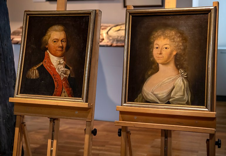 Skarby z pałacu nad Brdą! Rodzina Chmielewskich przekazała bezcenne pamiątki Muzeum w Bydgoszczy