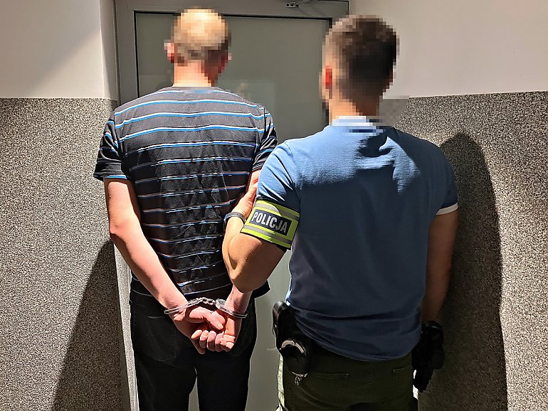 Pijany mężczyzna groził śmiercią ratownikom! Dramatyczna interwencja w centrum Torunia