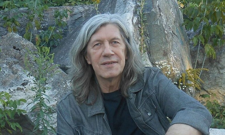 Tadeusz Oszubski świętuje 45 lat twórczości! Czy „Zaświatowe biuro śledcze” to jego opus magnum?