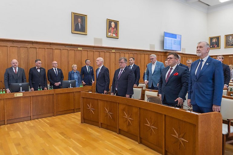 Sejmik udzielił absolutorium zarządowi województwa.