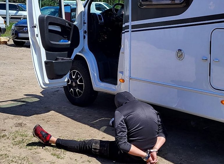 Złodziej luksusowego kampera zatrzymany pod Bydgoszczą! Litwin wpadł dzięki błyskawicznej akcji policji