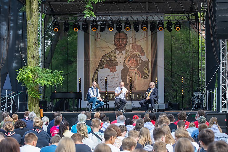 Mela i Górski szczerze o życiu i kryzysach! Spotkają się z młodzieżą w Toruniu – będzie też koncert Bryskiej!