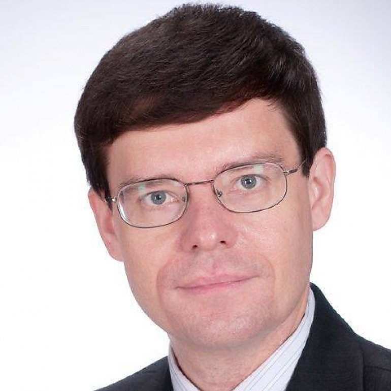 Portret liberała bez masek: wykorzeniony, przestraszony islamem i zapatrzony w Brukselę?