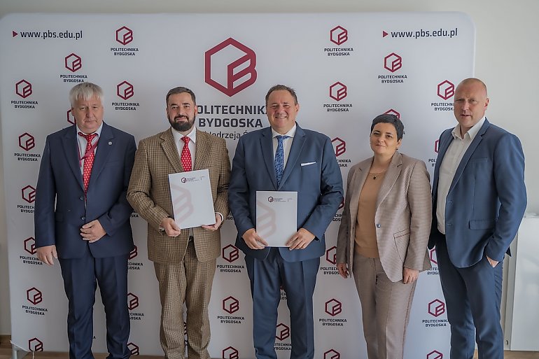Atakują hakerzy, bronić będą bydgoscy studenci! Politechnika i Atos łączą siły w cyberwojnie