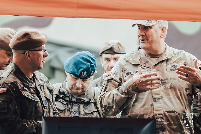 Amerykański generał w Toruniu! Zdradził, co USA planuje z Polakami. Padły mocne słowa o bezpieczeństwie