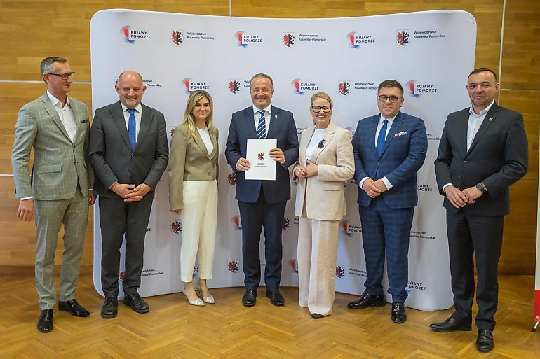 Dojazd bez dziur i błota! 68 dróg zyska nową nawierzchnię – rolnicy i mieszkańcy odetchną z ulgą
