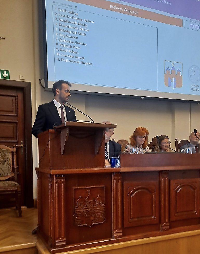 Bruski i radni PiS ramię w ramię przeciw Toruniowi. Co się dzieje w Bydgoszczy?!