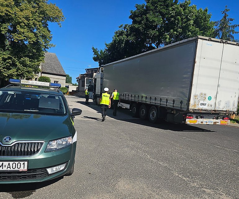 Ciężarówki pod lupą! Policja i służba celna zatrzymują podejrzane transporty