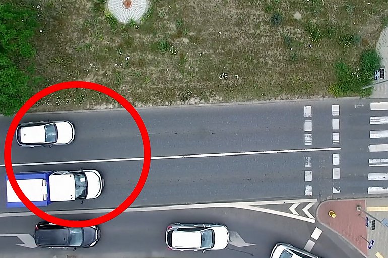 Policyjny dron wypatrzył wszystko! Posypały się mandaty dla pieszych i kierowców w Bydgoszczy