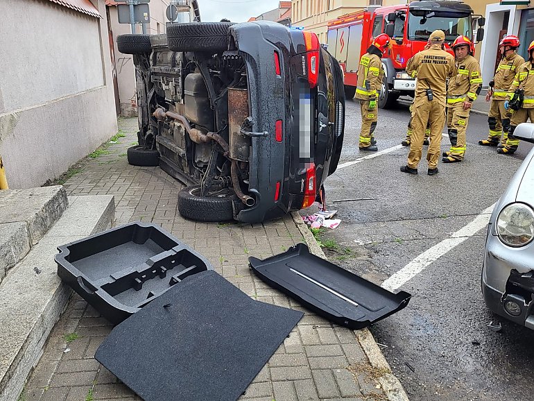 Szokujące kulisy wypadku w Chełmnie! Kierowca wjechał „pod prąd” – trwa śledztwo policji