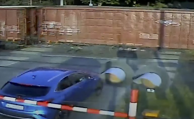 O krok od tragedii na przejazdach kolejowych! Policja łapie piratów na gorącym uczynku