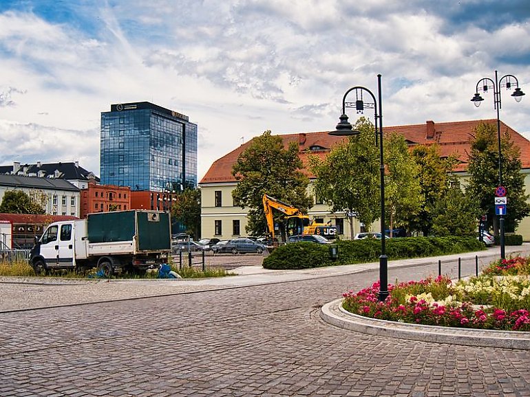 Pod asfaltem ukryty skarb! Historyczny Plac Solny odsłoni swoją dawną brukowaną twarz