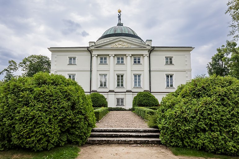 Muzyczne lato w pałacach! Dwa niezwykłe koncerty przed nami – wstęp wolny lub za grosze