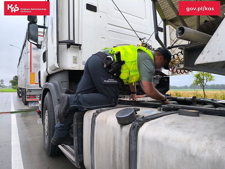 Zatrzymany na S5! Kierowca ciężarówki fałszował czas pracy magnesem