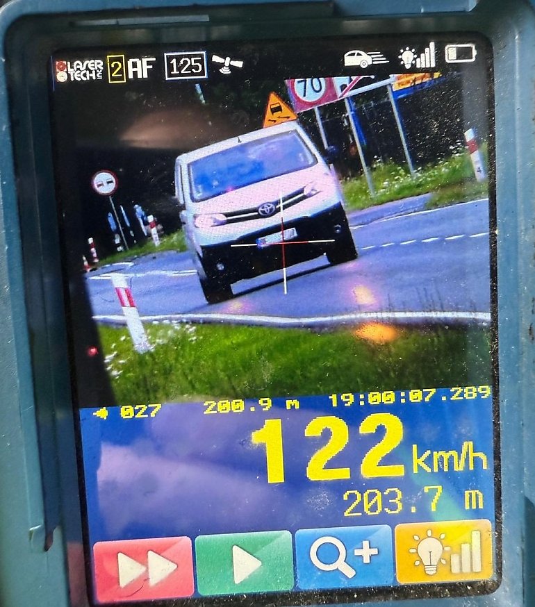 Miernik pokazał 122 km/h. W zabudowanym!