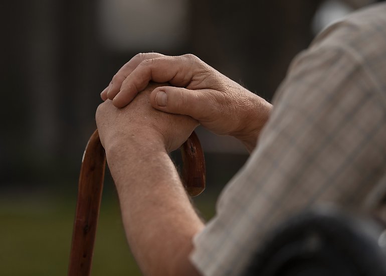 Szokujące dane z Kujawsko-Pomorskiego: niemal wszyscy seniorzy chcą do domu opieki!