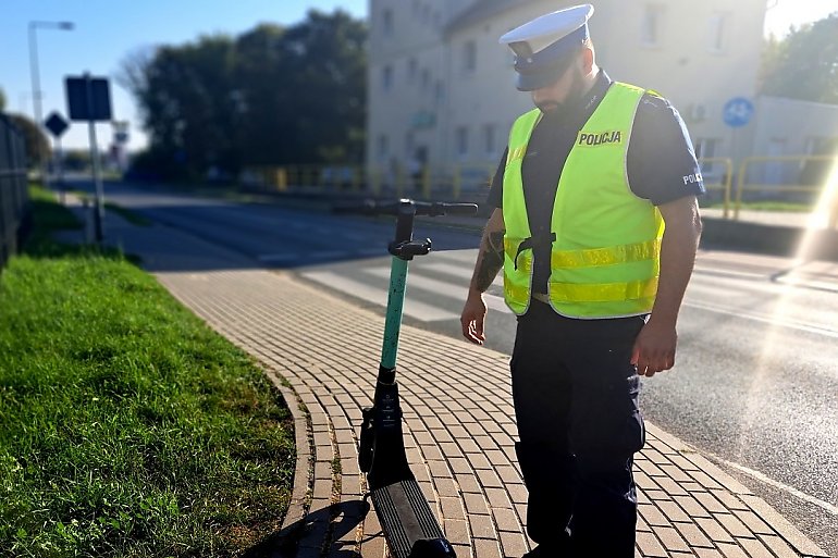 Mandat dla matki, bo syn jeździł hulajnogą! Rodzinny finał kontroli w Świeciu