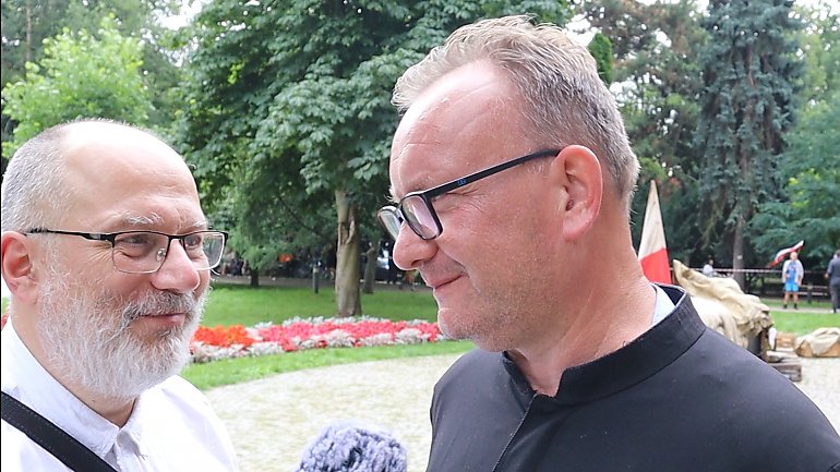 „Nie zapomnimy, kim jesteśmy” – ks. Wąsowicz o polskich dzieciach ze Wschodu, patriotyzmie i cenzurze pamięci