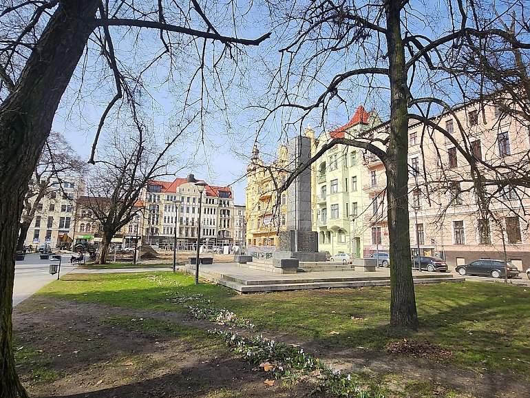 Remont na Placu Wolności sparaliżował życie mieszkańców. Wykonawca wycofuje się na razie z prac