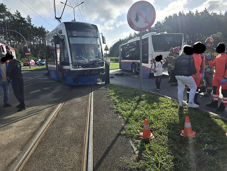 Szok w Fordonie! Autobus zderzył się z tramwajem – dzewięć osób rannych!