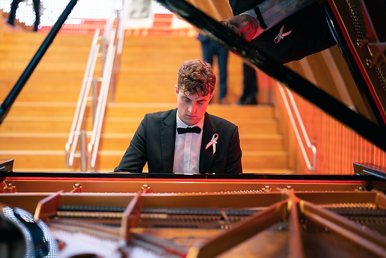 Chopin w sierpniowej odsłonie. Bartosz Skłodowski zagra w Szafarni