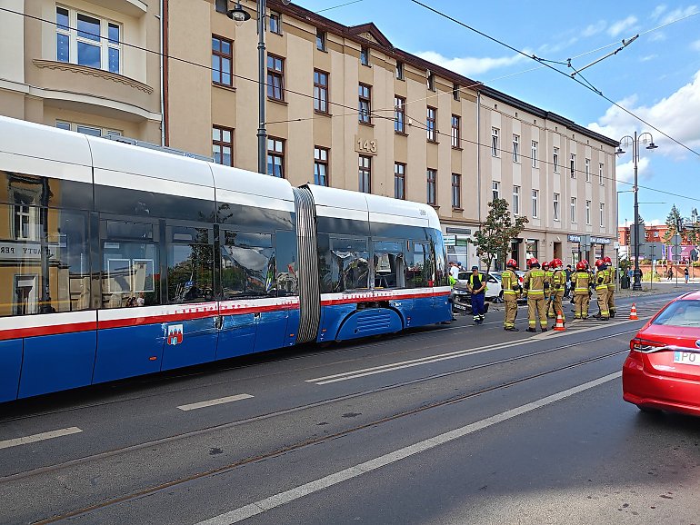 Tramwaj wypadł z torów, choć ostrzegano wcześniej. Dlaczego torowisko na Gdańskiej wciąż czeka na remont?