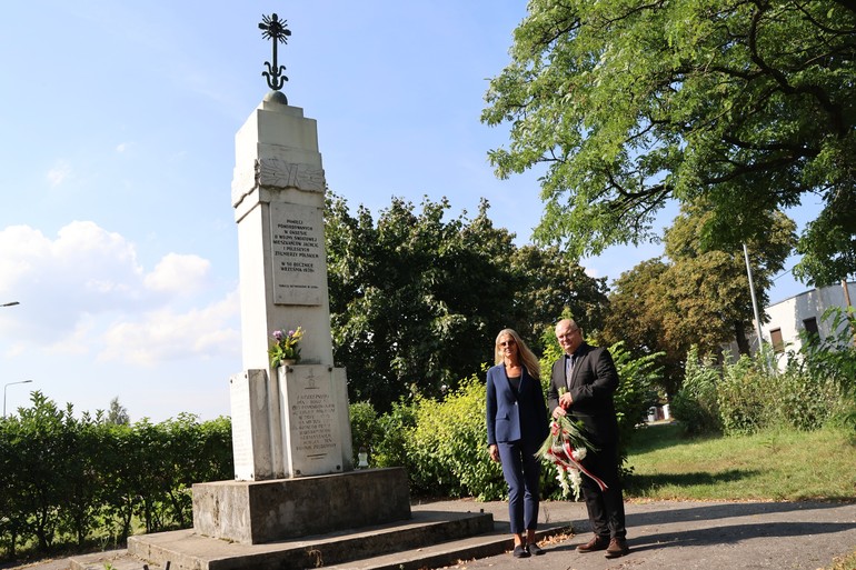 Hołd bohaterom: pamięć o ofiarach terroru w Bydgoszczy wiecznie żywa