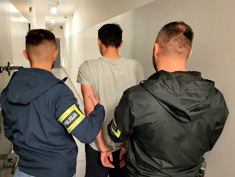 Szokujące odkrycie tucholskich policjantów: 2 kg marihuany w rękach 27-latka!