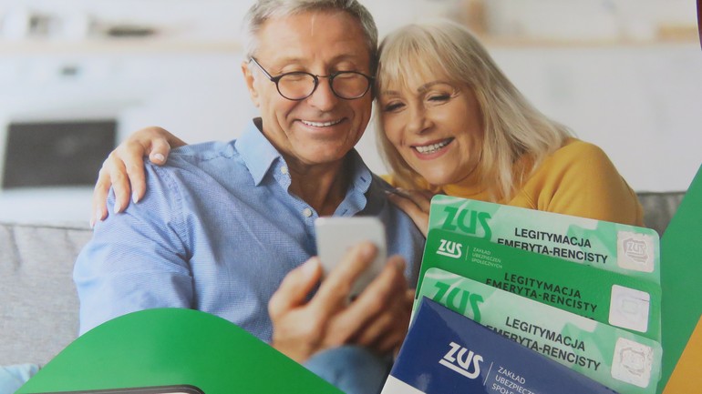 Seniorzy coraz chętniej korzystają z mLegitymacji ZUS!
