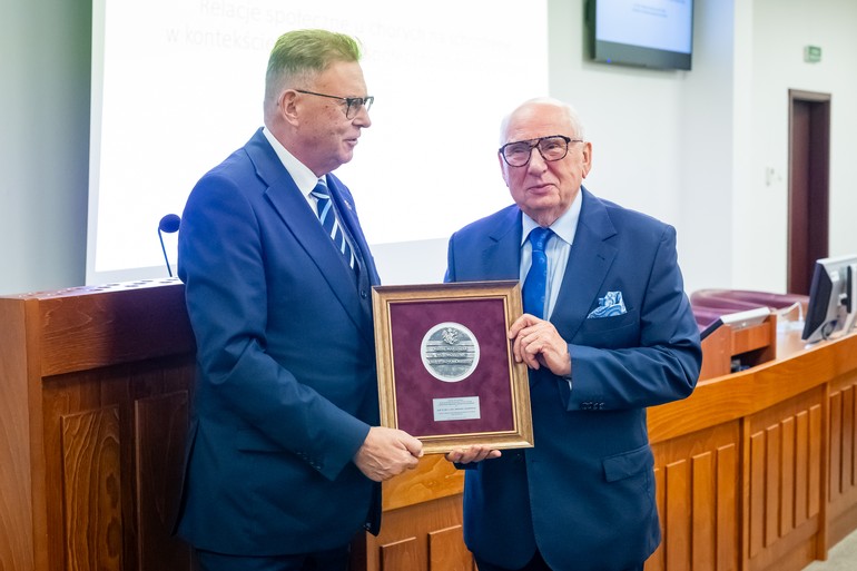 Znany psychiatra z Bydgoszczy uhonorowany prestiżowym medalem!