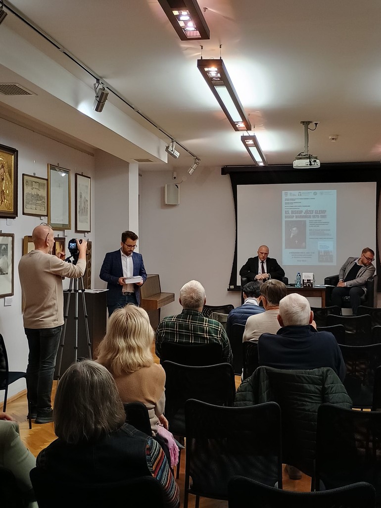 Niezwykłe spotkanie w Inowrocławiu: Dr Kierski przybliża postać Kardynała Glempa