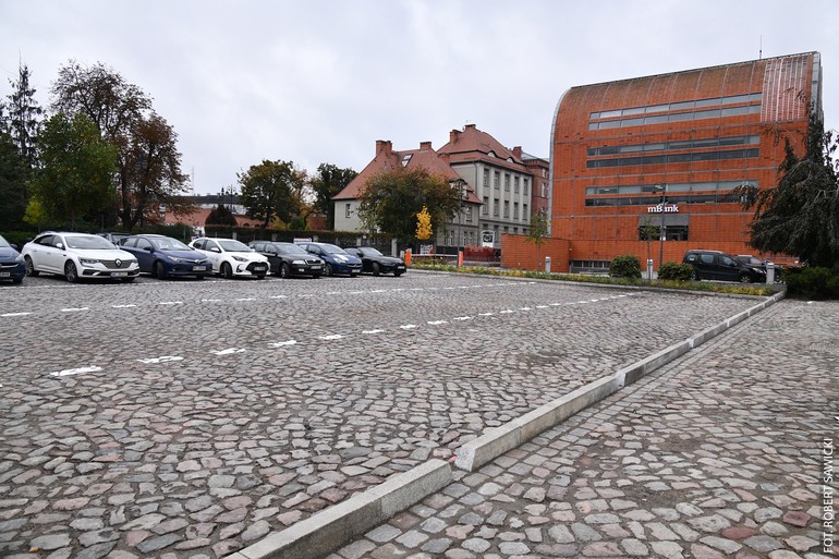Plac Solny w Bydgoszczy: Czy odnowiona powierzchnia zaskoczy mieszkańców?