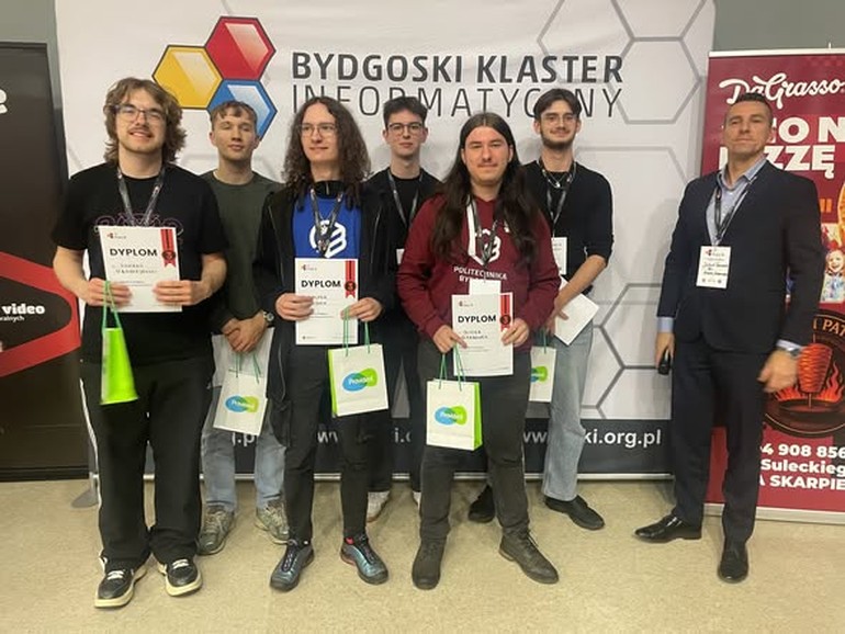 Politechnika Bydgoska triumfuje na Toruńskim Hackathonie!