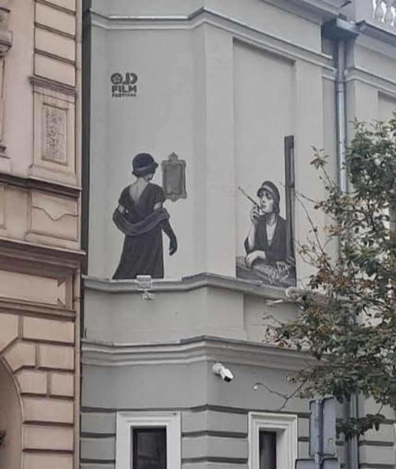 ZaStawiamy Mural: Tajemnicza Pola Negri na nowym wizerunku!