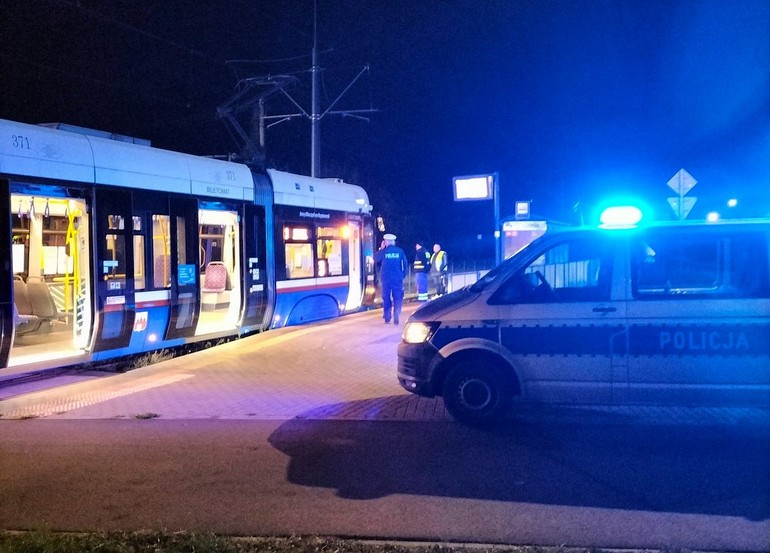 Tragedia na torach w Bydgoszczy: tajemniczy wypadek przy przystanku tramwajowym