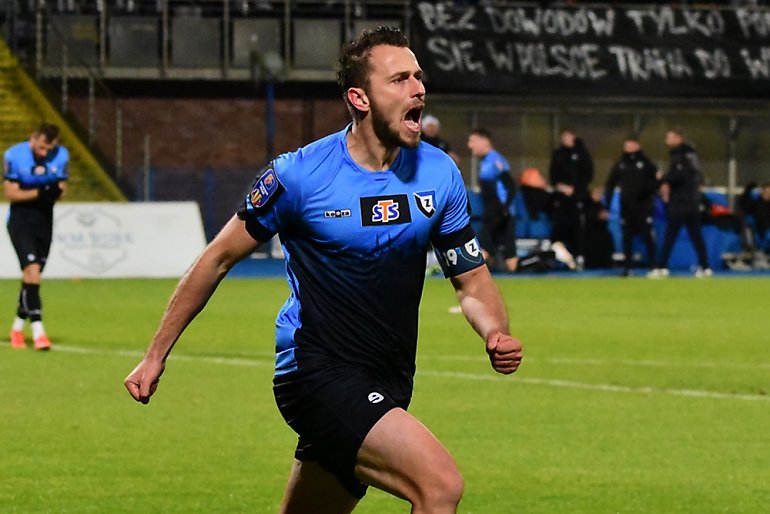 Zawisza Bydgoszcz walczy o powrót na szczyt! Kluczowe starcie z rezerwami Lecha