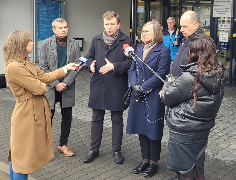 Alarmujący stan NFZ: politycy prawicy wzywają do reformy!