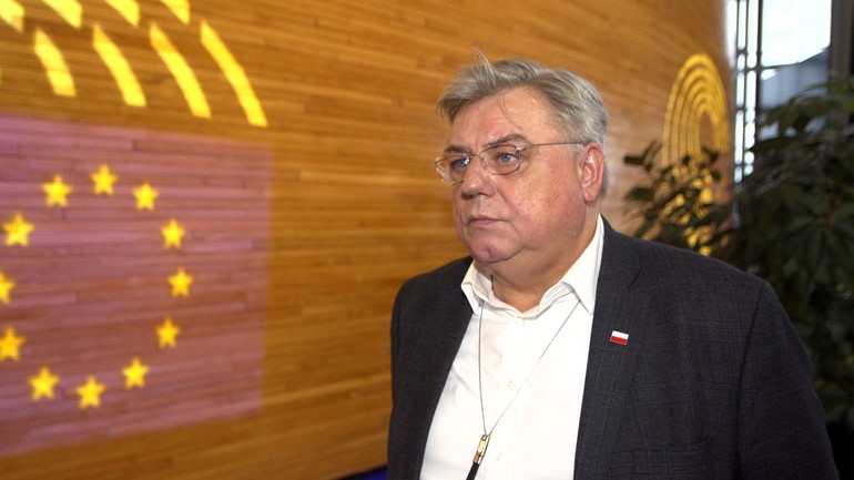 Czy chroniąc dzieci w sieci, tracimy swoją prywatność? Nowe zalecenia UE budzą kontrowersje