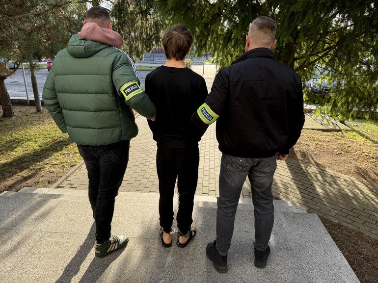 Dramatyczne sceny w bydgoskiej galerii: Nastolatek zaatakowany nożem