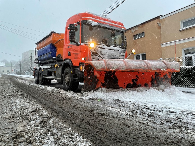 Atak zimy! Bydgoskie drogi pod śniegiem ❄️