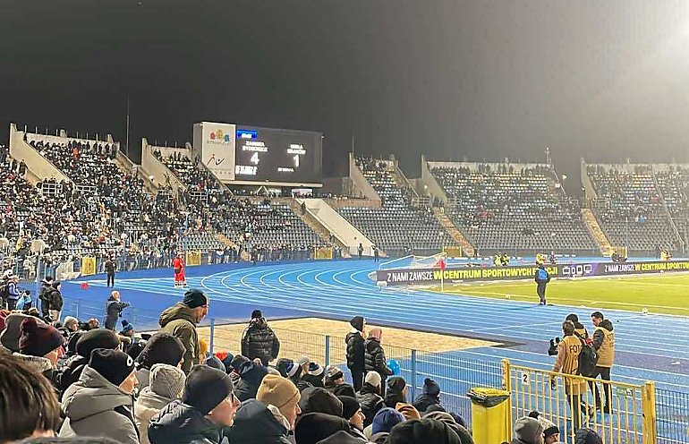 Zawisza rozgromił lidera pierwszej ligi. Po wygranej z Wisłą Kraków zameldował się w ćwierćfinale STS Pucharu Polski