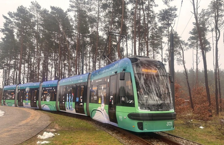 Święty Mikołaj na szynach: mikołajkowy tramwaj w Bydgoszczy