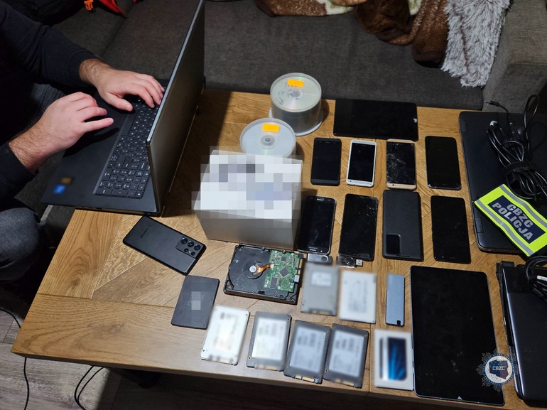 Szokujące znaleziska podczas akcji „Game Over” – 100 podejrzanych zatrzymanych!