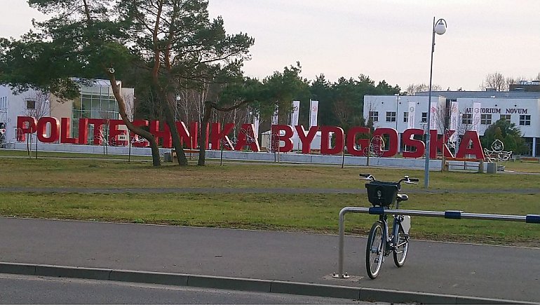 Łapka w górę dla Politechniki Bydgoskiej! Uczelnia znalazła się wśród najaktywniejszych na Facebooku.